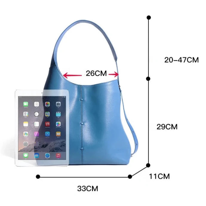 two blue leather bags, highlighting the modern design and elegance, measuring 33cm wide, 29cm high, 11m deep.