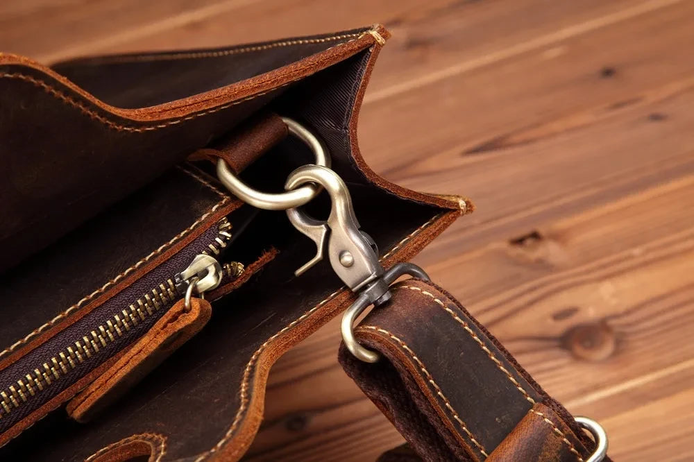 Detail of a leather bag with a metal clasp, highlighting the quality and sophistication of the design.