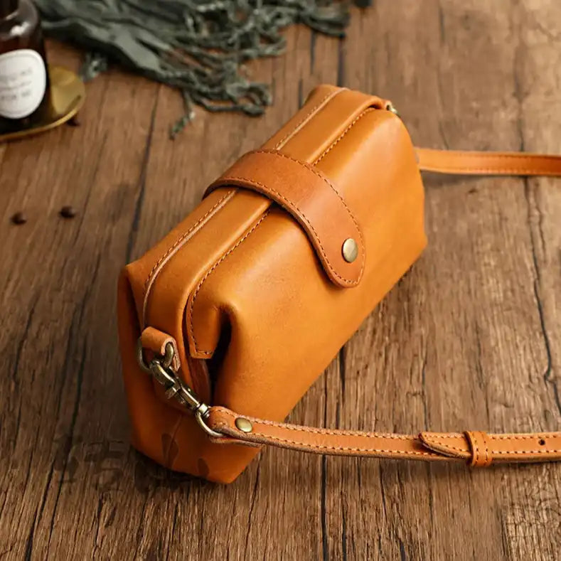 Yellow leather shoulder bag, highlighting its elegant structure and finishing details, side view.